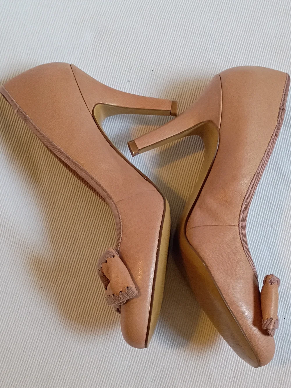 Nine West Women's Nude Bow Pump